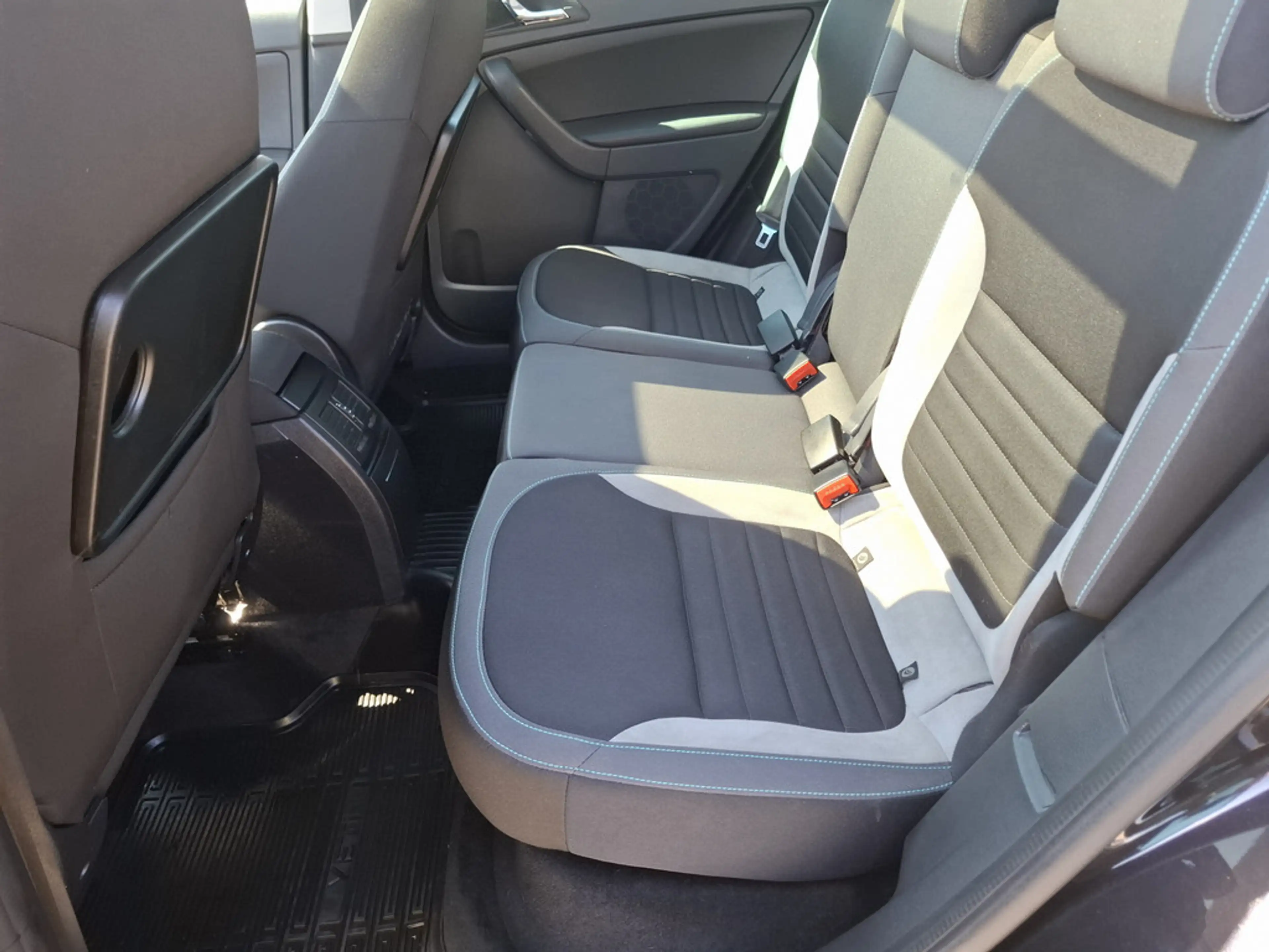 Skoda Yeti 1.2 TSI Joy Green tec XENON FACEL. PANO — photo 5