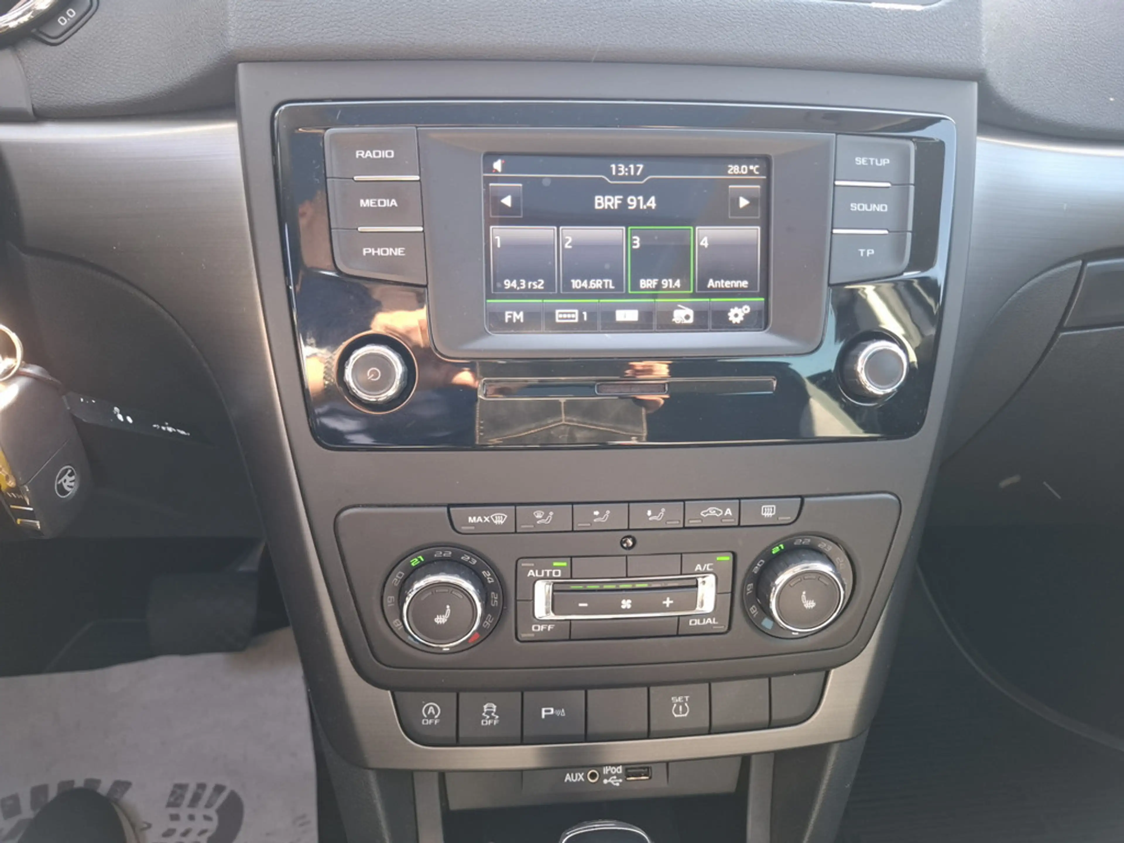 Skoda Yeti 1.2 TSI Joy Green tec XENON FACEL. PANO — photo 10