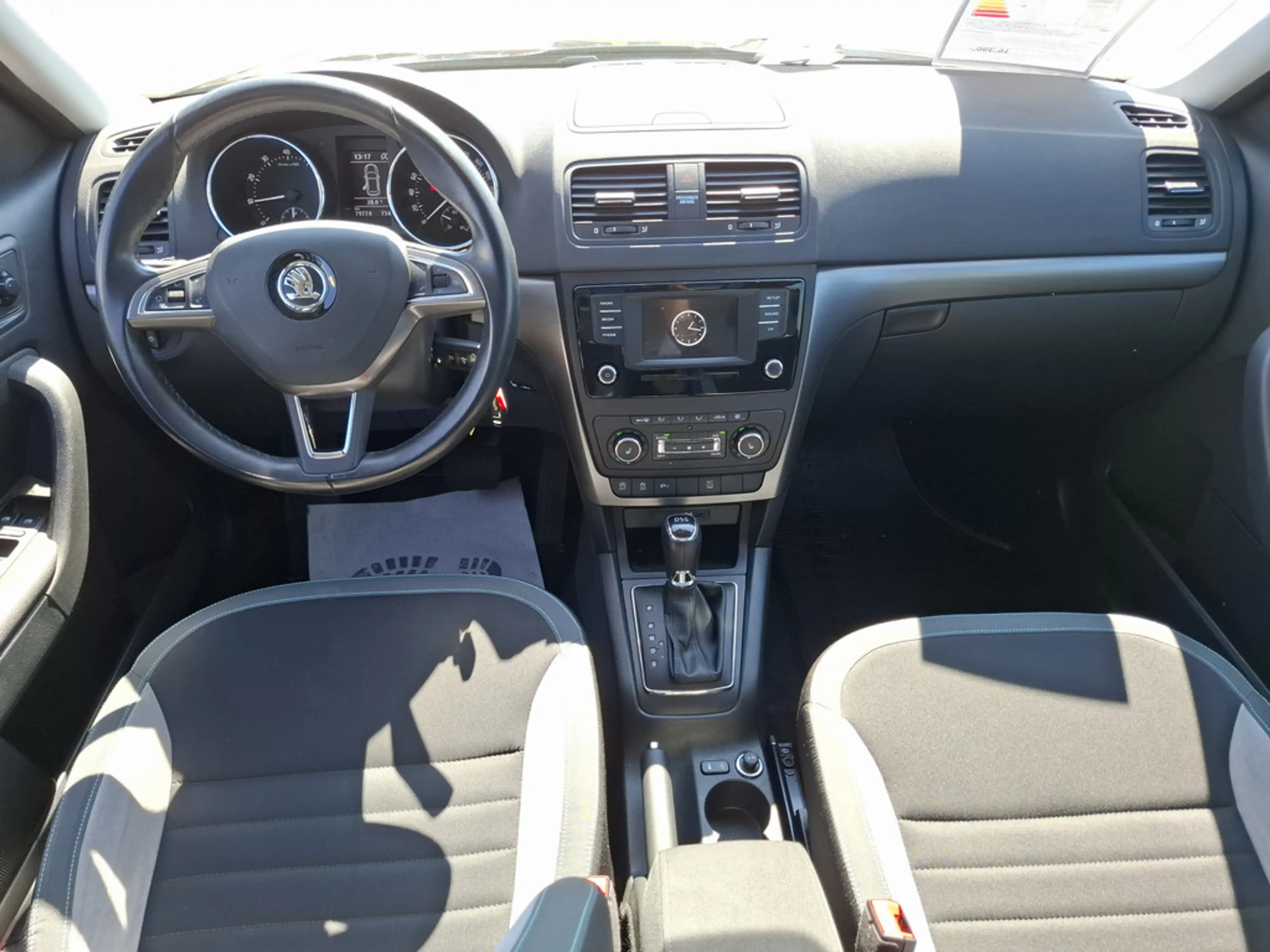 Skoda Yeti 1.2 TSI Joy Green tec XENON FACEL. PANO — photo 6
