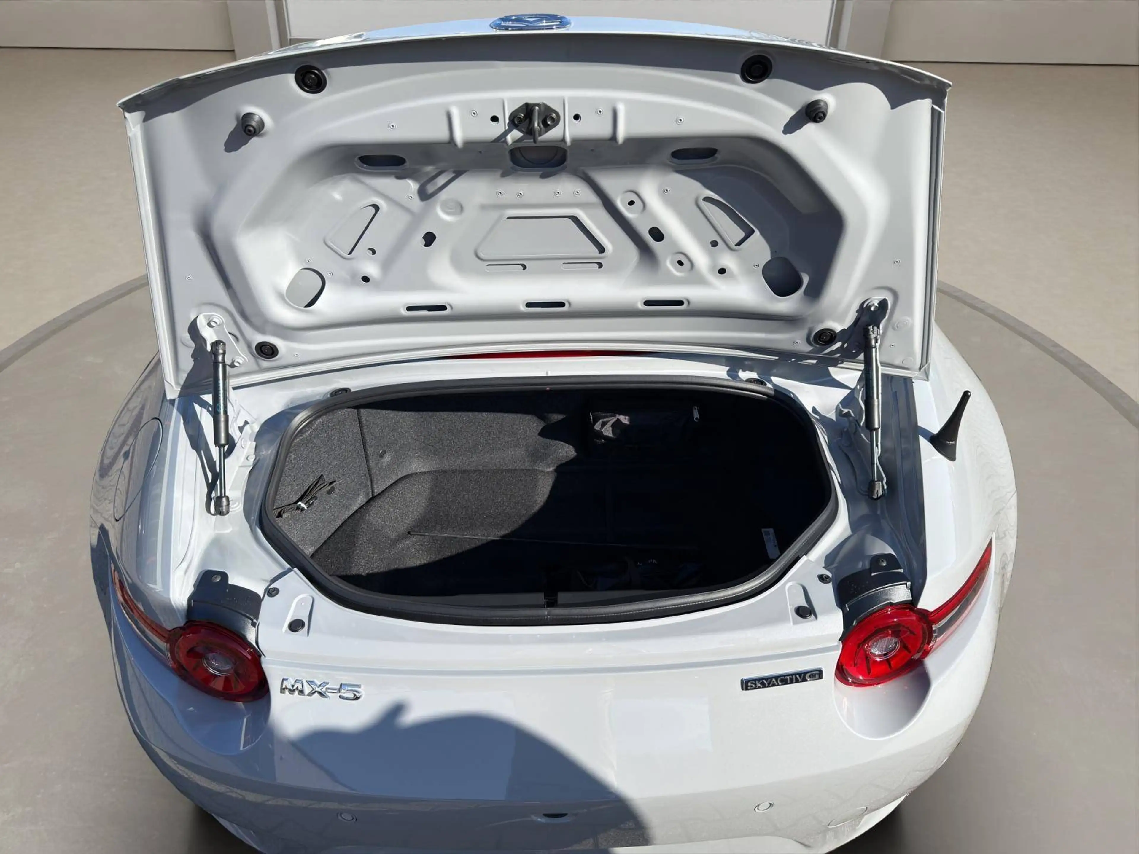 Mazda MX-5 Homura SKYACTIV-G 132 PS 6MT RWD — photo 14