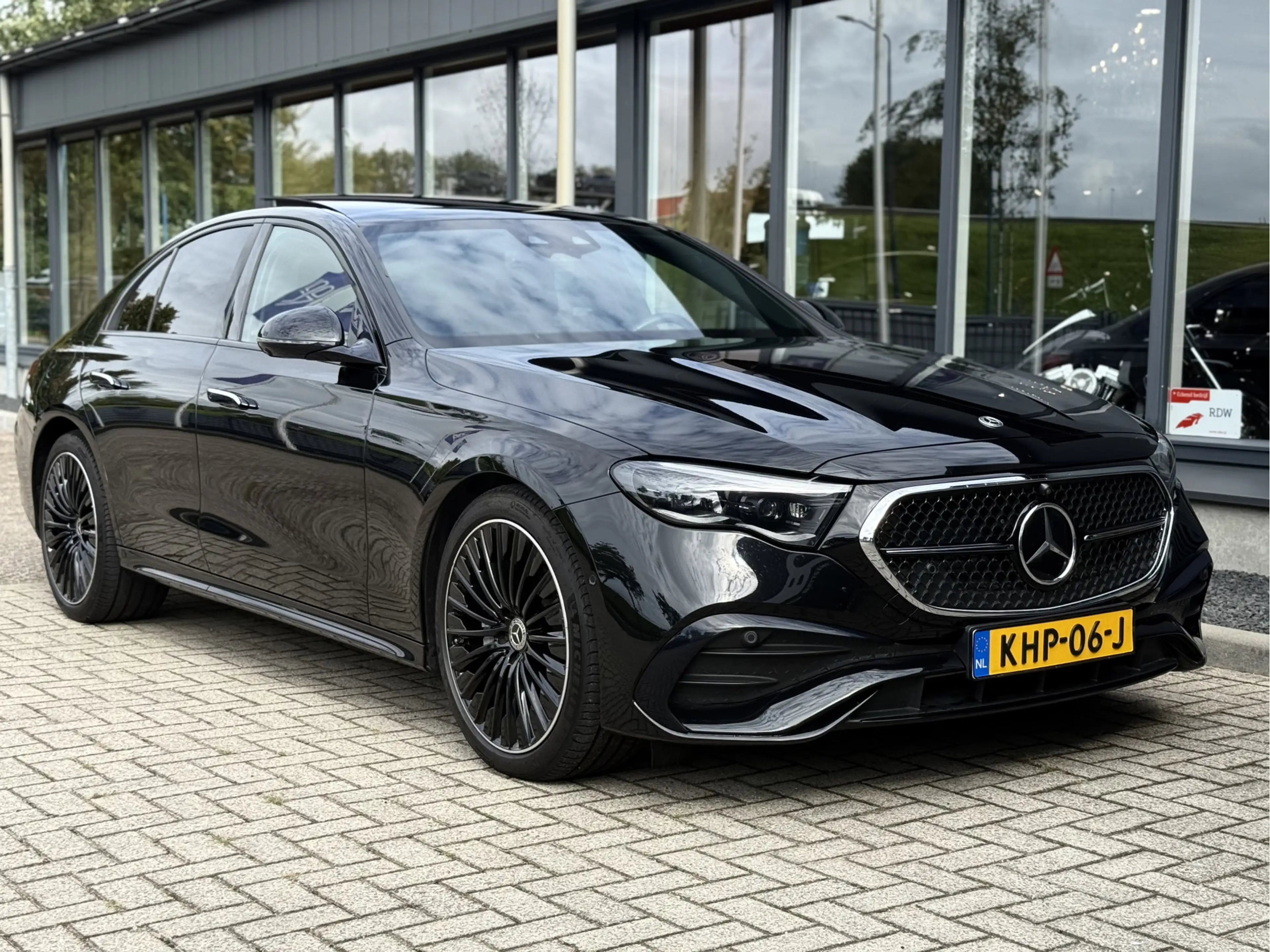 Mercedes-Benz E 220 d AMG Line Pano 360 Ventilatie Burmester 4D — photo 5