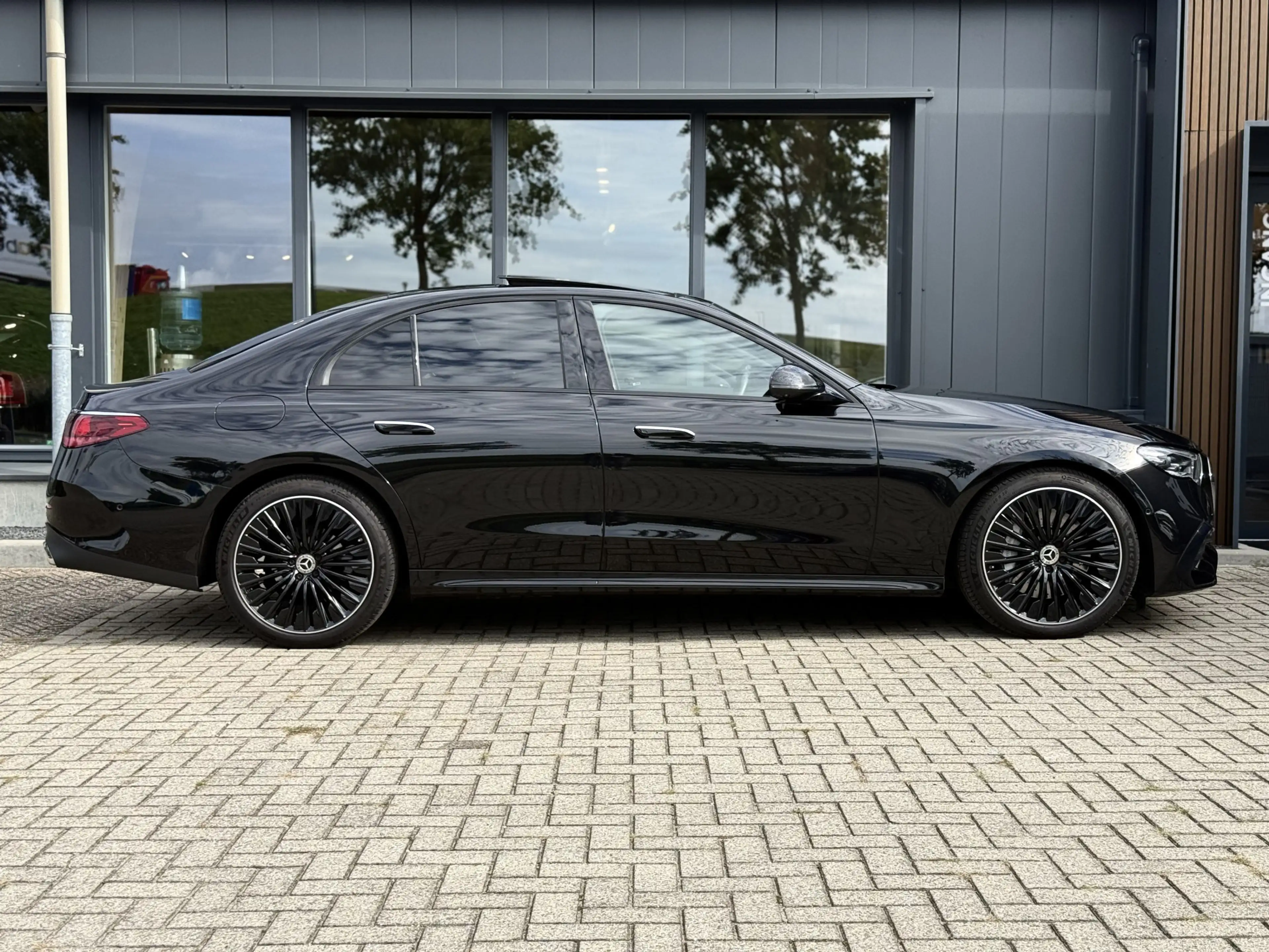 Mercedes-Benz E 220 d AMG Line Pano 360 Ventilatie Burmester 4D — photo 9