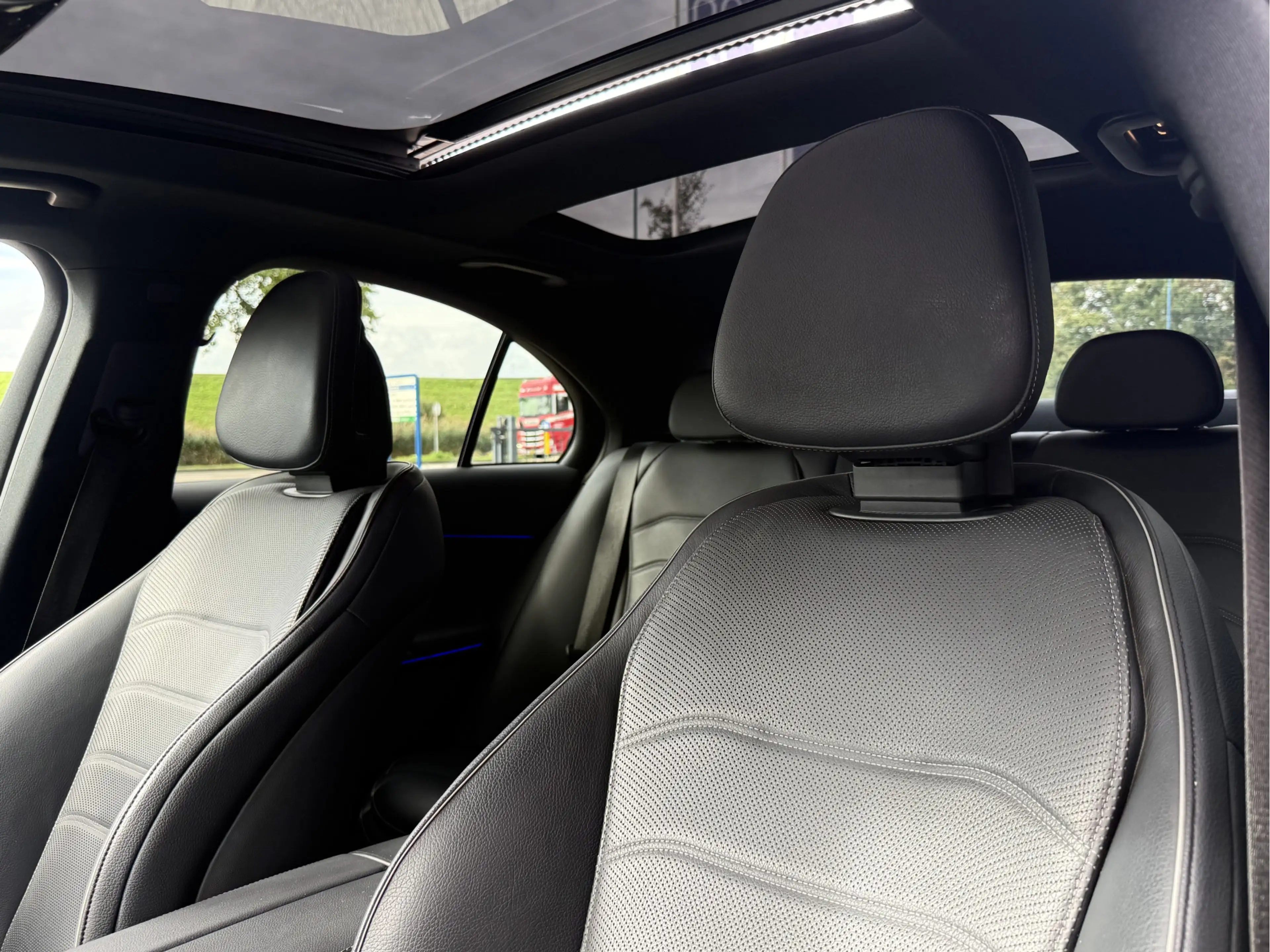 Mercedes-Benz E 220 d AMG Line Pano 360 Ventilatie Burmester 4D — photo 13