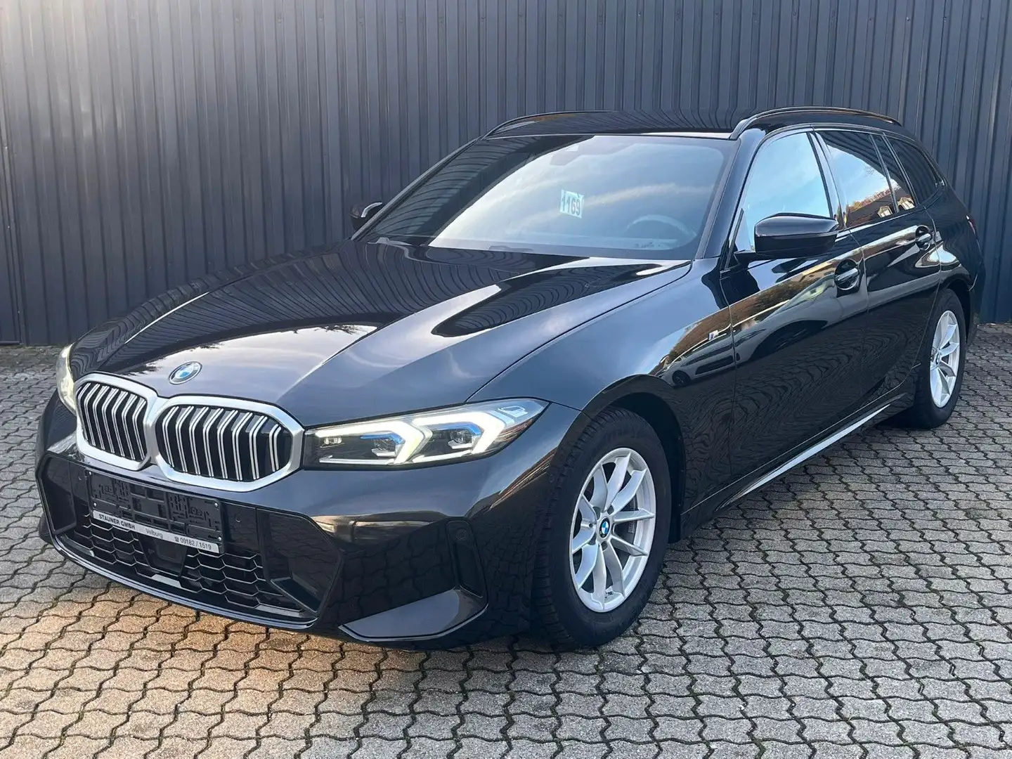 BMW 318 i Touring M SPORT /AHK/Kamera/HeadUp/HiFi Schwarz - 2