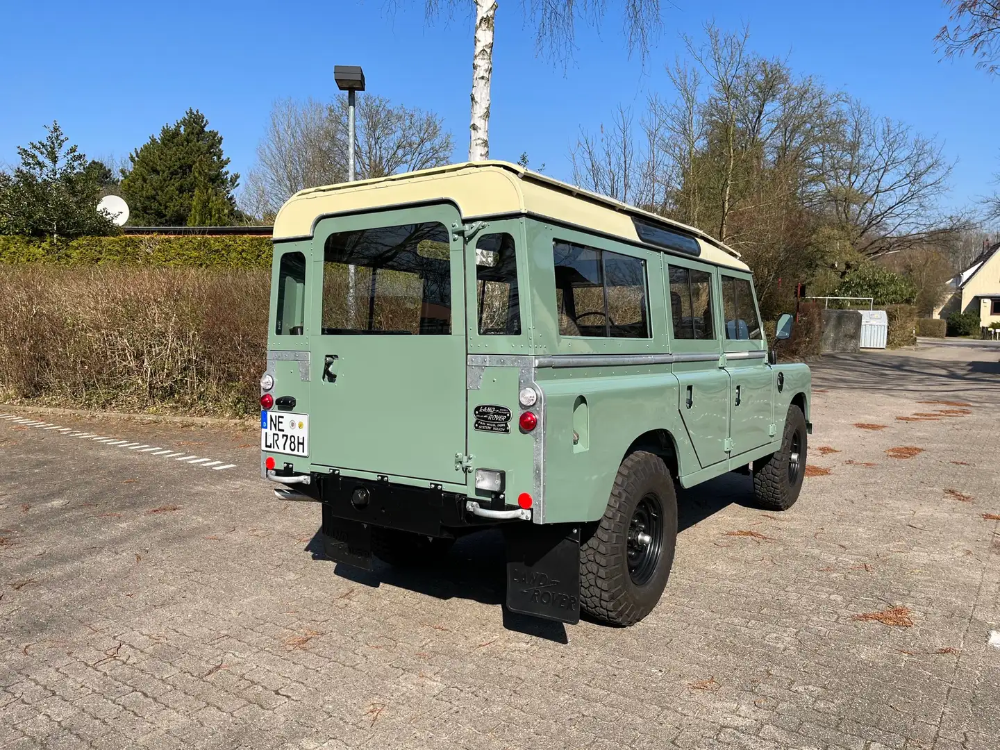 Land Rover Series Serie III, 109 SW - Oldtimer Green - 2