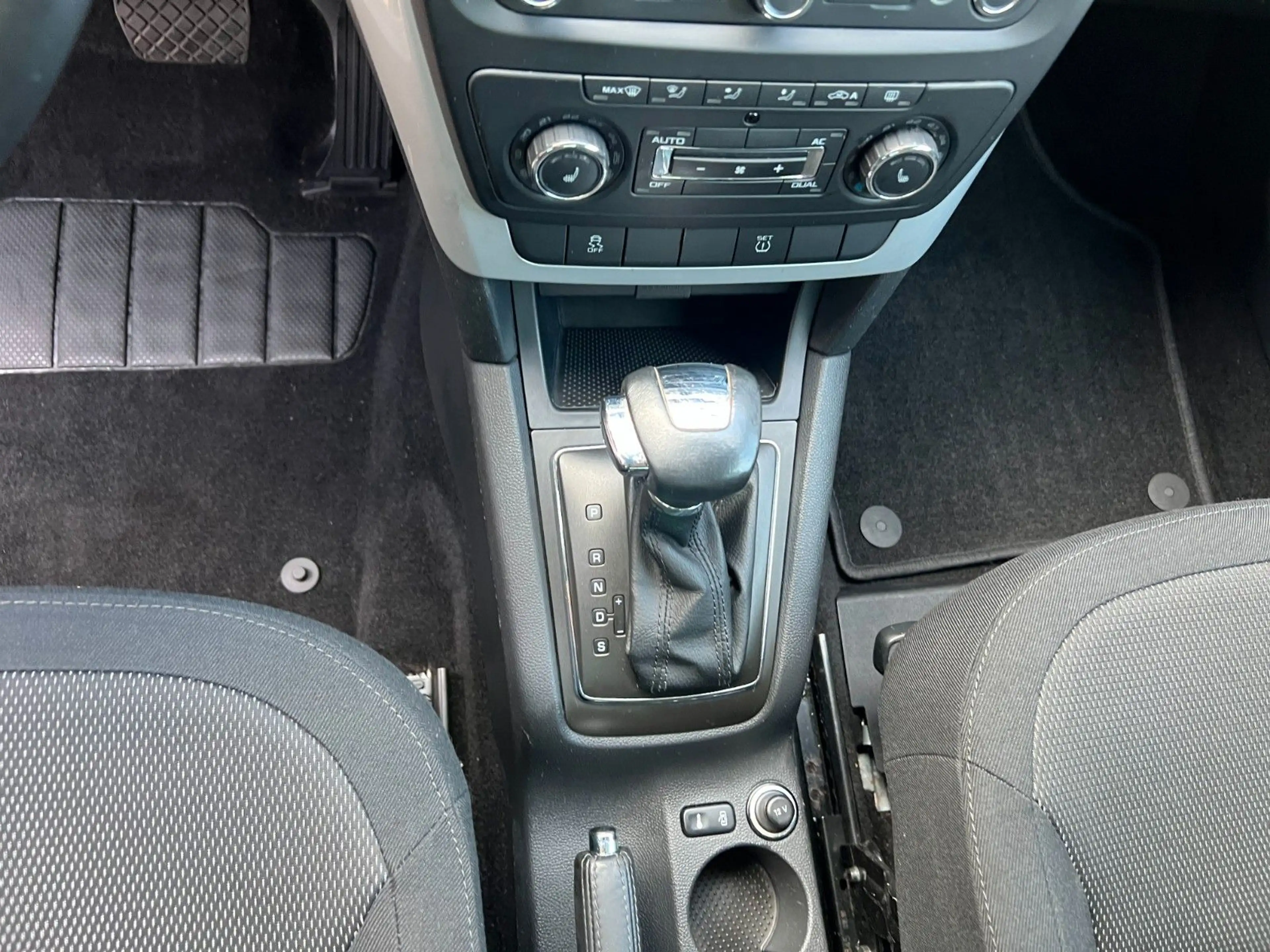 Skoda Yeti 1.2 TSI Ambition Plus Edition Climatronic — photo 10