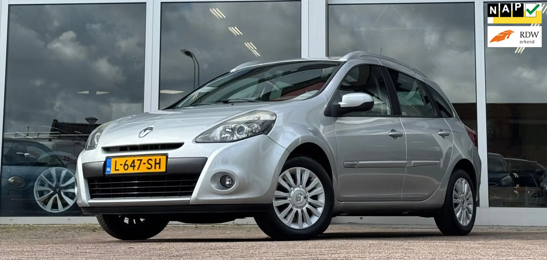 Renault Clio Estate 1.2 TCE Collection Allseason banden Nieuwe Grijs - 1
