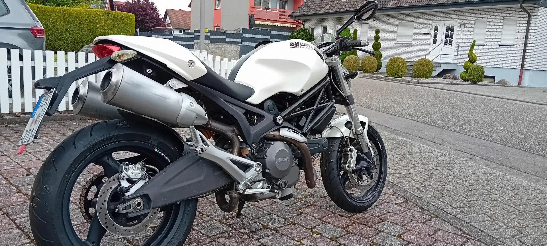 Ducati Monster 696 Blanco - 2