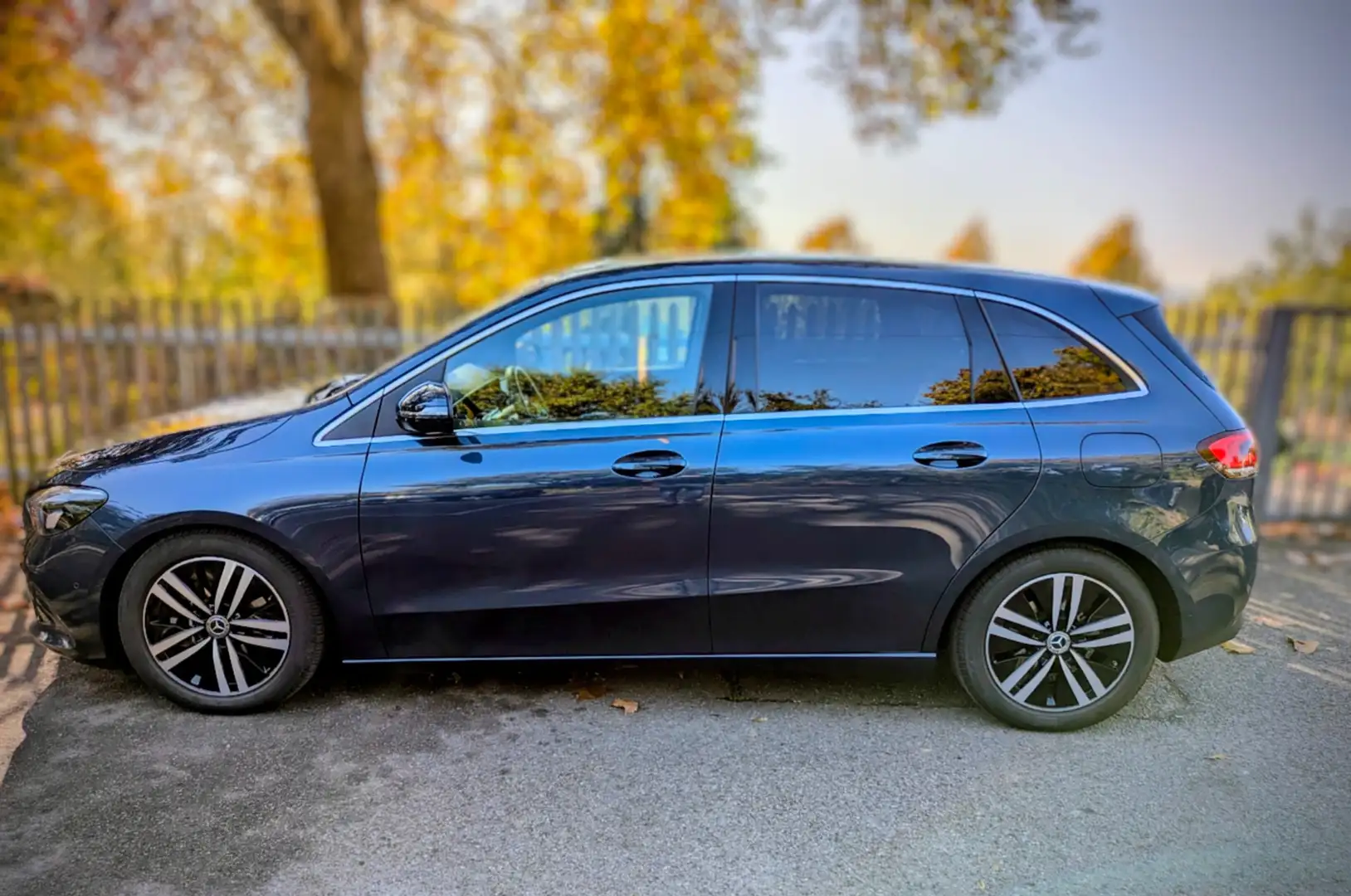 Mercedes-Benz B 200 B-Klasse Diesel Progressive MBUX | DISTRONIC u.v.m Modrá - 2