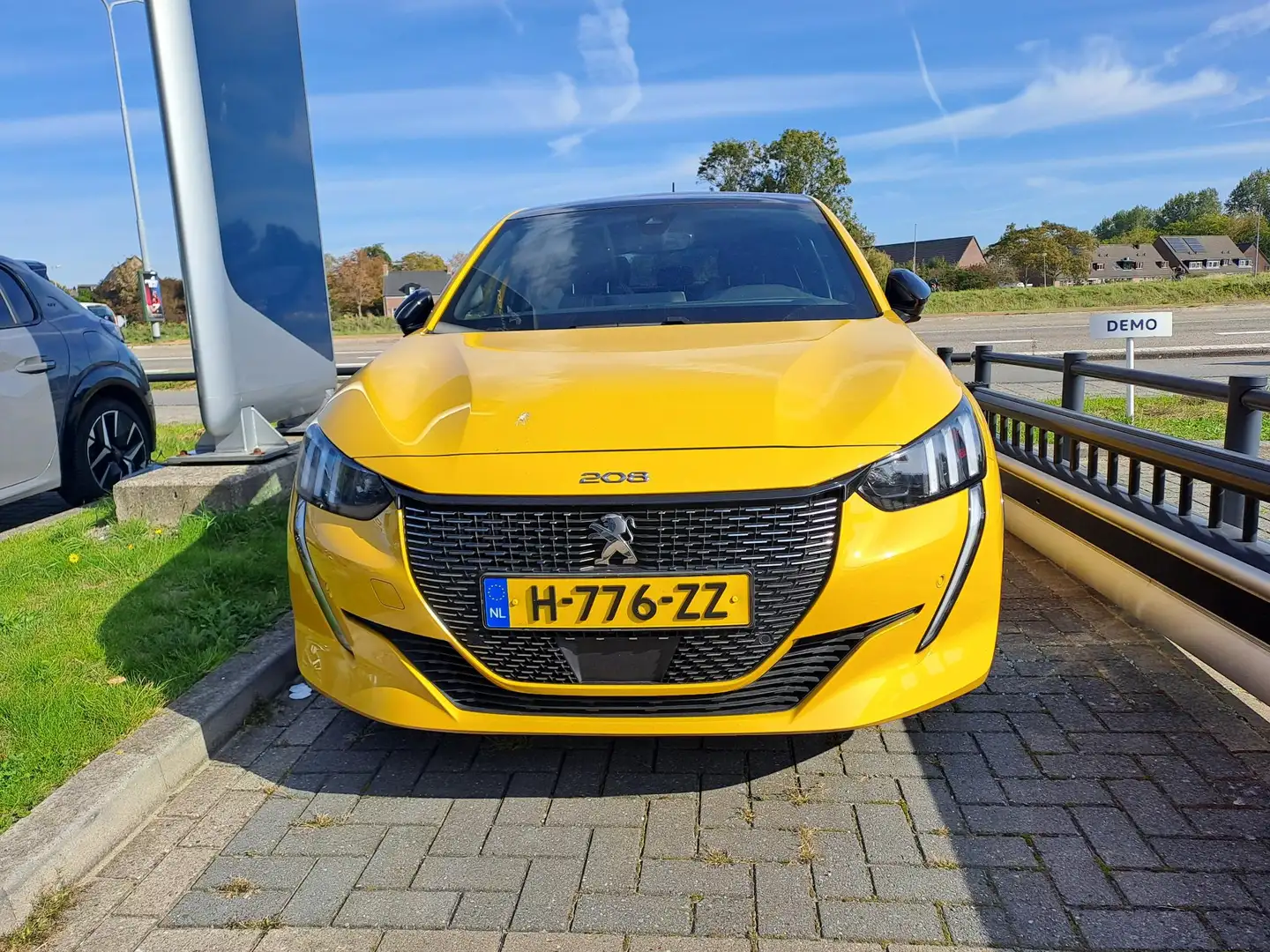 Peugeot 208 1.2 PureTech GT-Line Gelb - 2