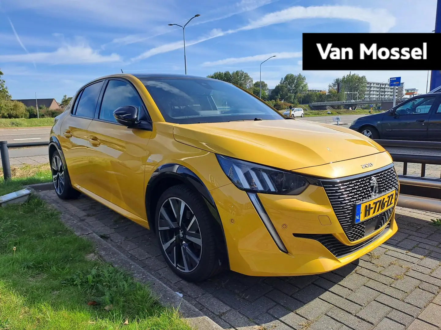 Peugeot 208 1.2 PureTech GT-Line Gelb - 1