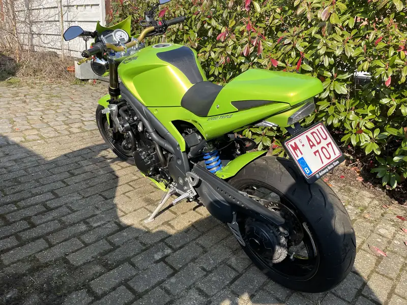 Triumph Speed Triple 1050 - foto 3