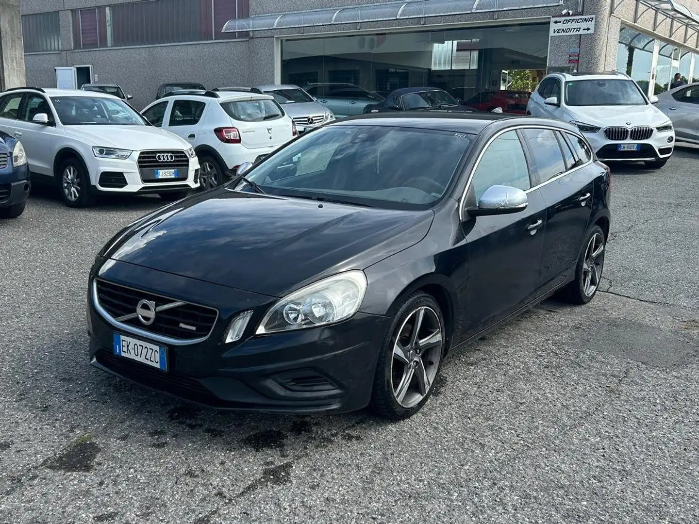 Volvo V60 V60 I 2010 2.0 d4 ved (d3) Kinetic geartronic Nero - 1