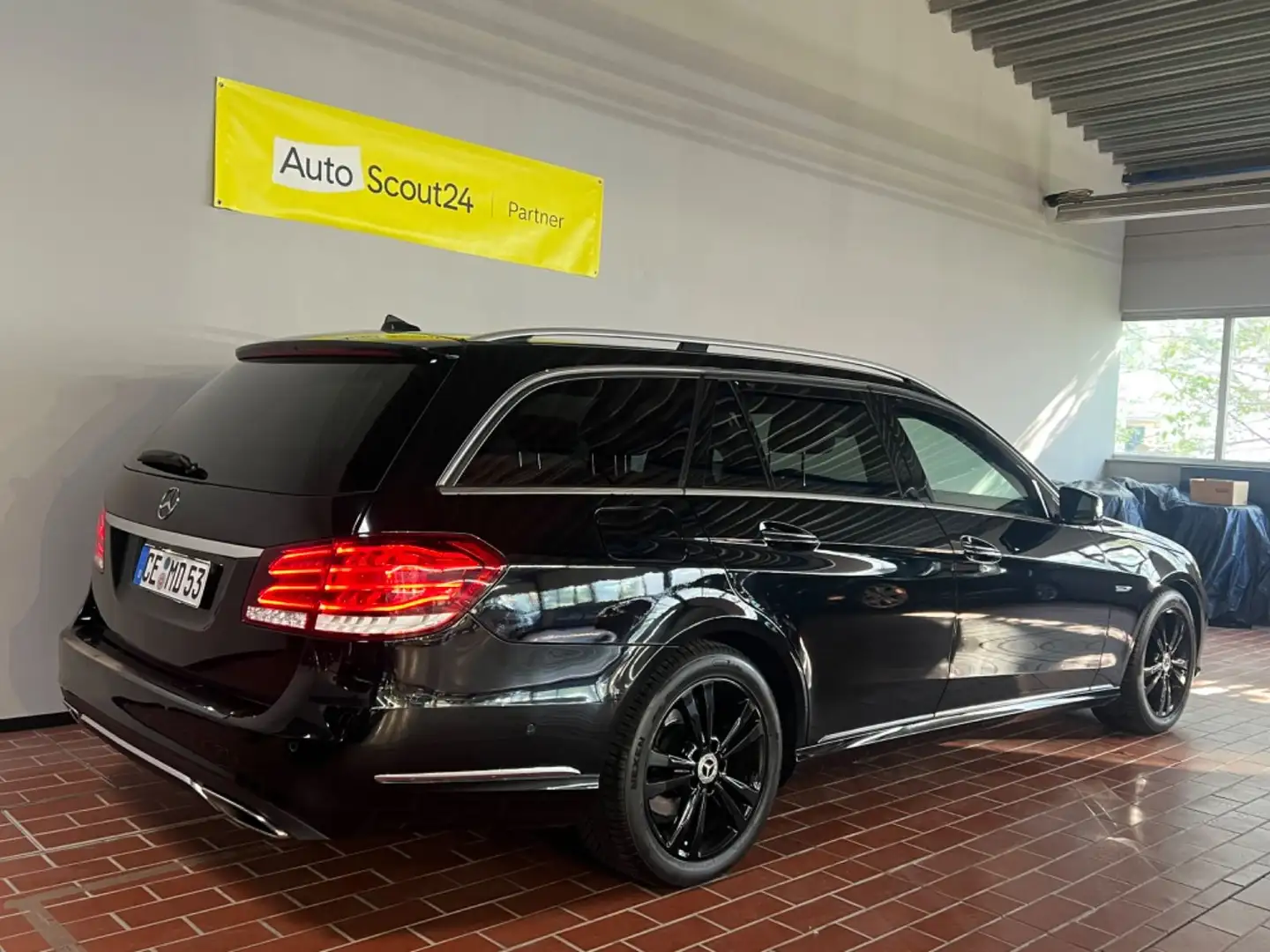 Mercedes-Benz E 200 CDI T-Modell BlueEfficiency *Top Zustand* Noir - 2