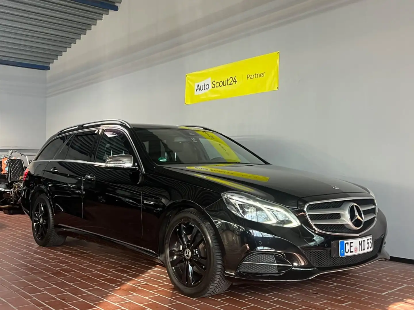 Mercedes-Benz E 200 CDI T-Modell BlueEfficiency *Top Zustand* Noir - 1