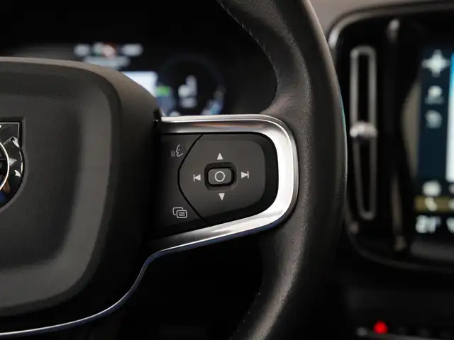 Volvo XC40 view 11