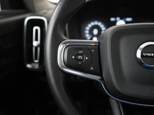 Volvo XC40 view 9