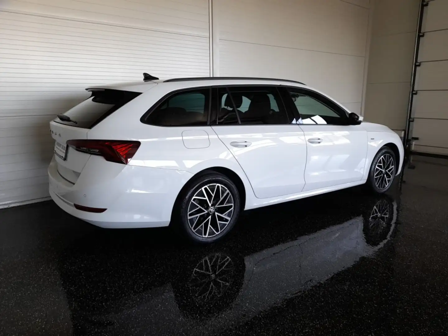 Skoda Octavia Combi 2,0 TDI DSG *MATRIX-LED / 17 ZOLL / VIRTUELL / NAVI / AHV & KAMERA / ACC / E-KLAPPE / KEYLESS* Weiß - 2
