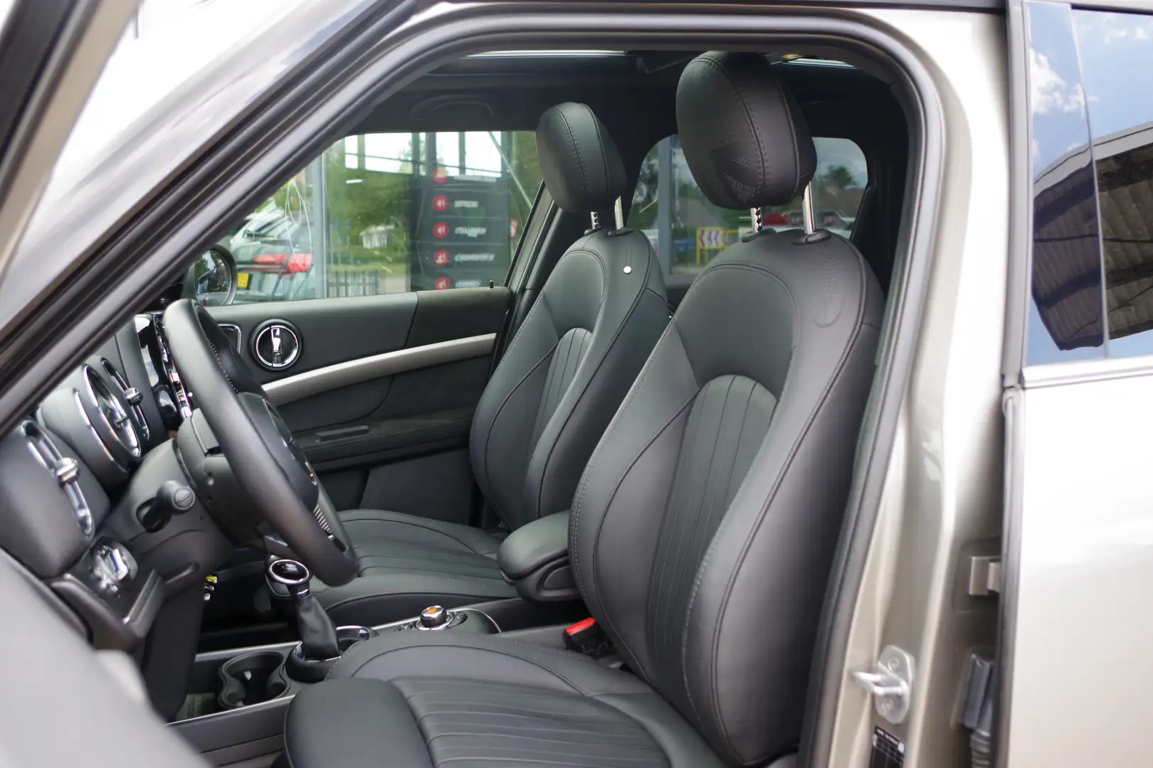 MINI Cooper Countryman Mini 1.5 ALL4 Chili 225 PK PHEV, Leder, Panoramada Grijs - 2