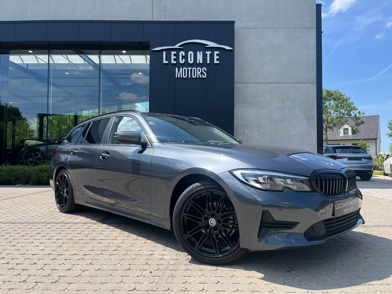 BMW 318 Touring 318iA Touring Shadowline Navigatie/Carplay/Cruise/...!!