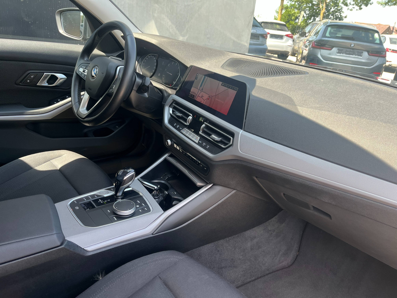 BMW 318 Touring 318iA Touring Shadowline Navigatie/Carplay/Cruise/...!! — photo 9