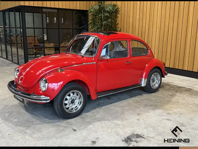 Volkswagen Kever 1303 S. Met Schuifdak en Weltmeister velgen. Holla