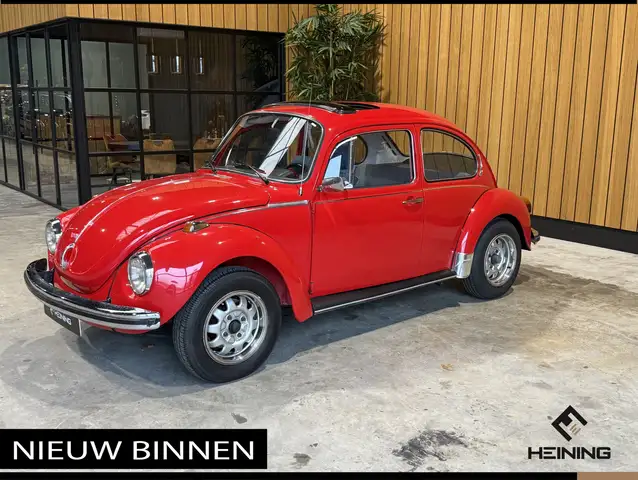 Volkswagen Kever 1303 S. Met Schuifdak en Weltmeister velgen. Holla