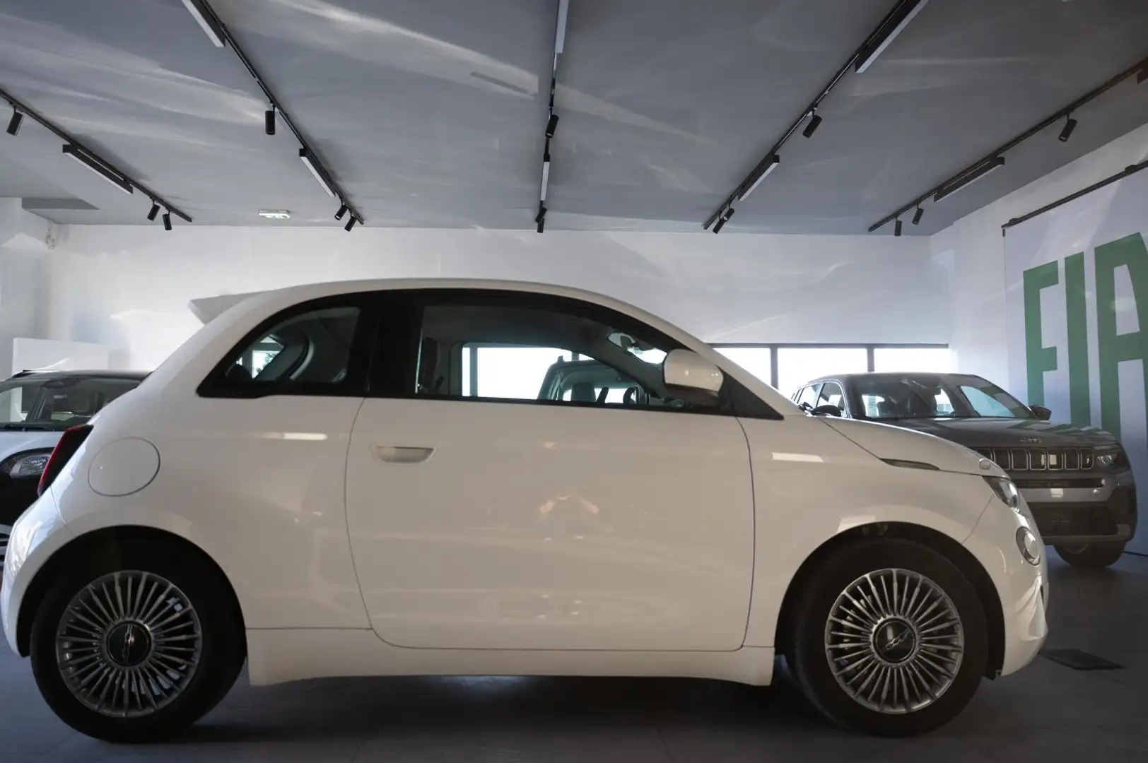 Fiat 500e 500e 42 kWh Icon Blanc - 2