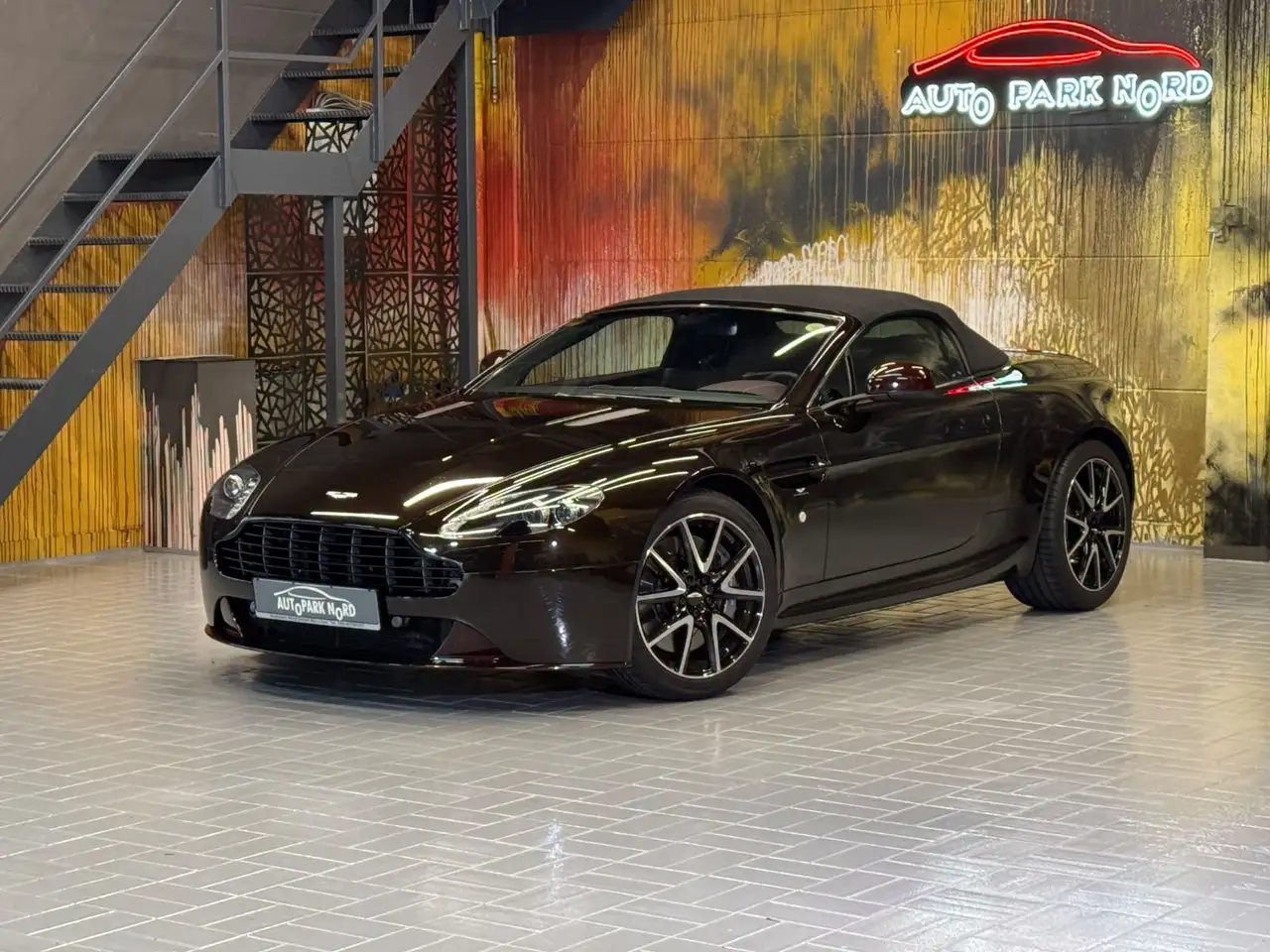 Aston Martin V8