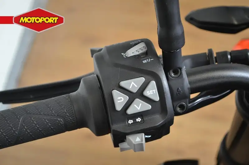 KTM 890 Duke - foto 5