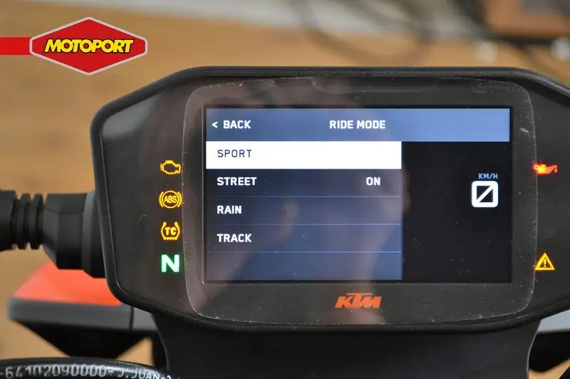 KTM 890 Duke - foto 7