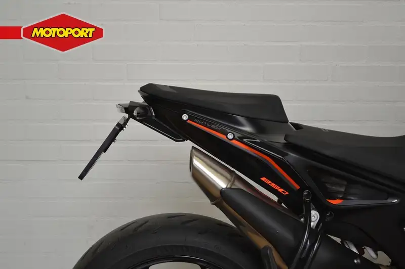 KTM 890 Duke - foto 2