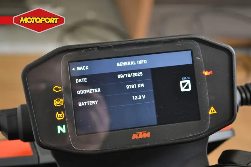 KTM 890 Duke - foto 6