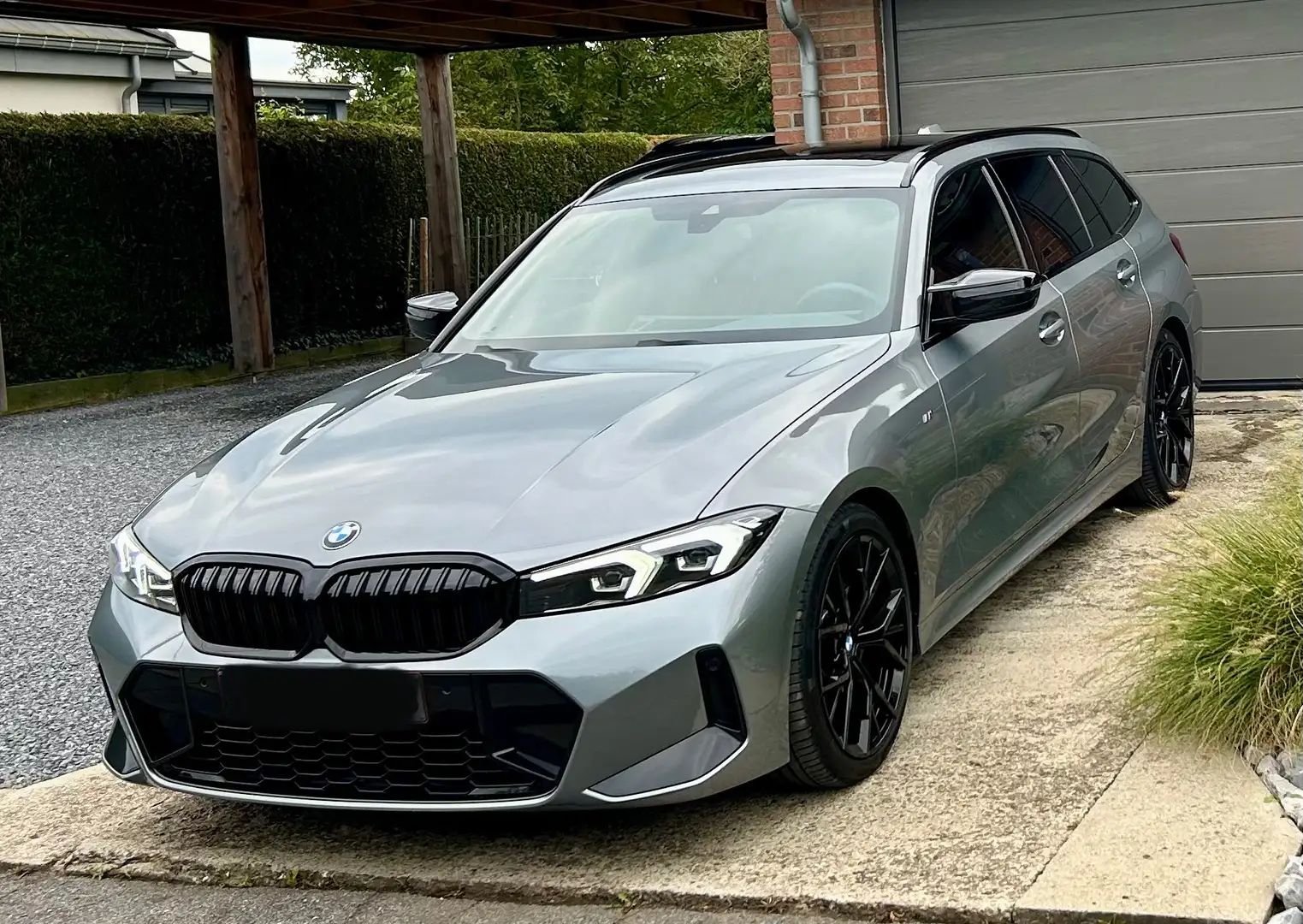 BMW 316 Touring dA MHEV pack M toit pano Alu 19 - 1