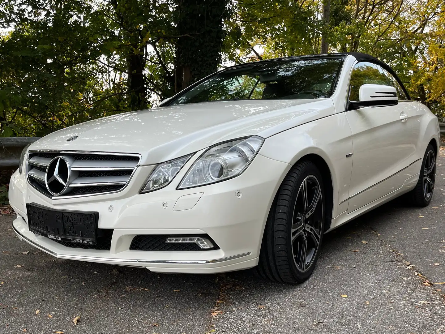 Mercedes-Benz E 200 CGI BlueEfficiency Aut. Weiß - 1