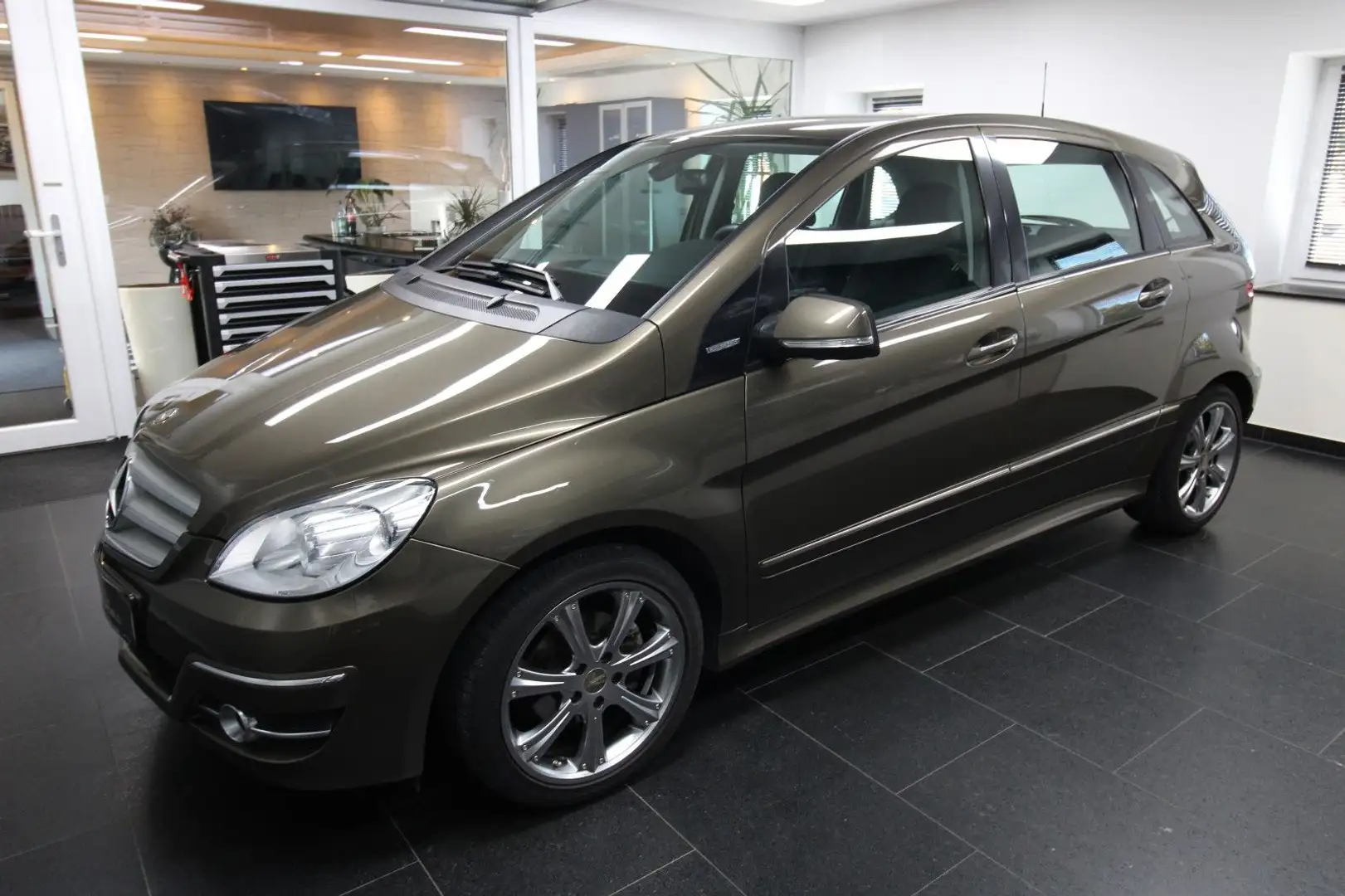 Mercedes-Benz B 170 *SPORTPAKET*SHZ*MFL*17"LM-RÄDER*SERVICE-MB* - 2