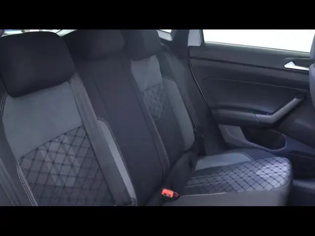 Volkswagen Polo view 14