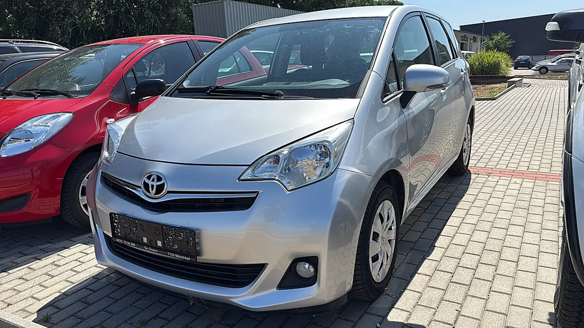 Toyota Verso-S Verso S Silber - 1