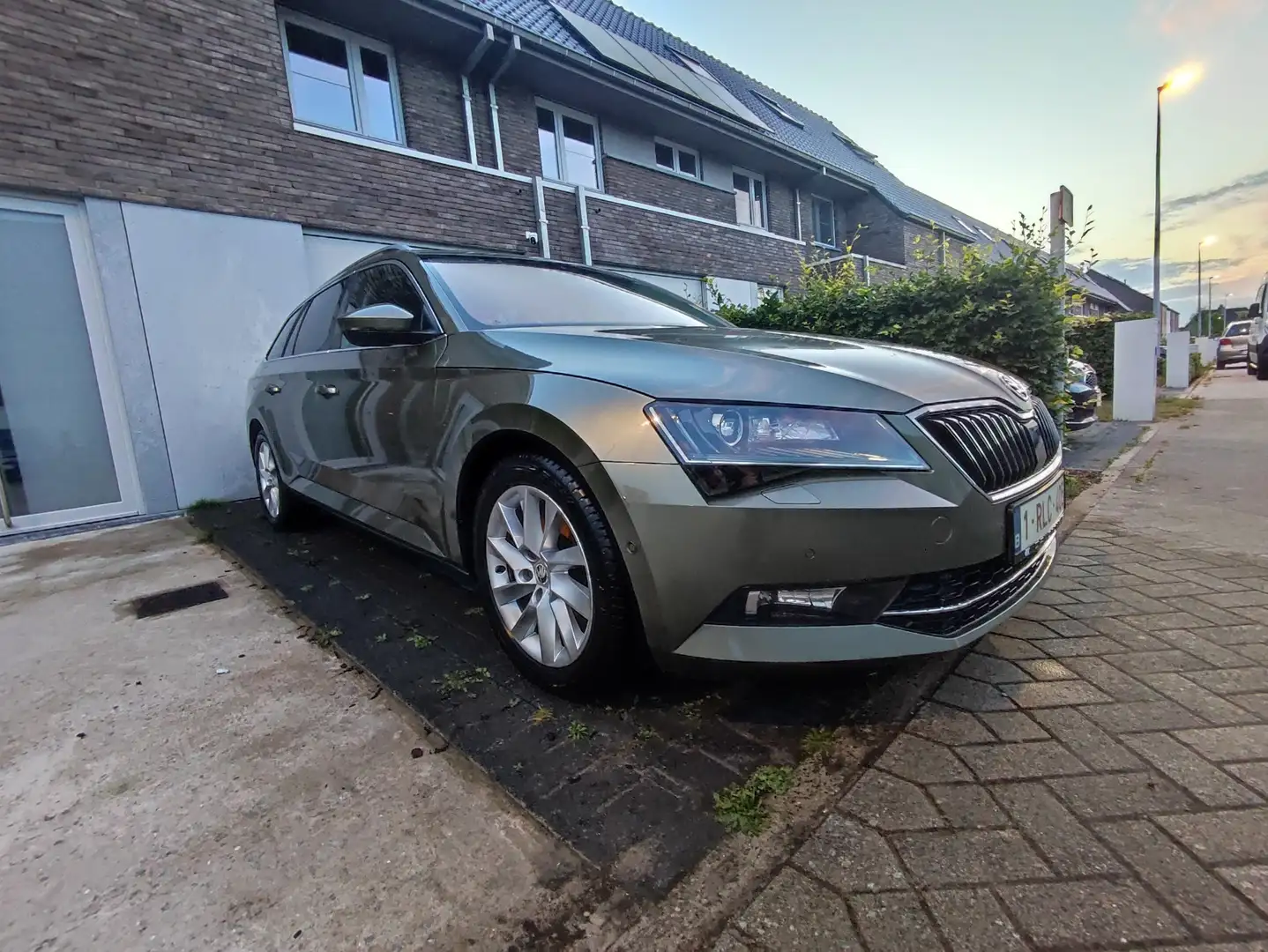 Skoda Superb 1.6 TDI DSG Style - 1