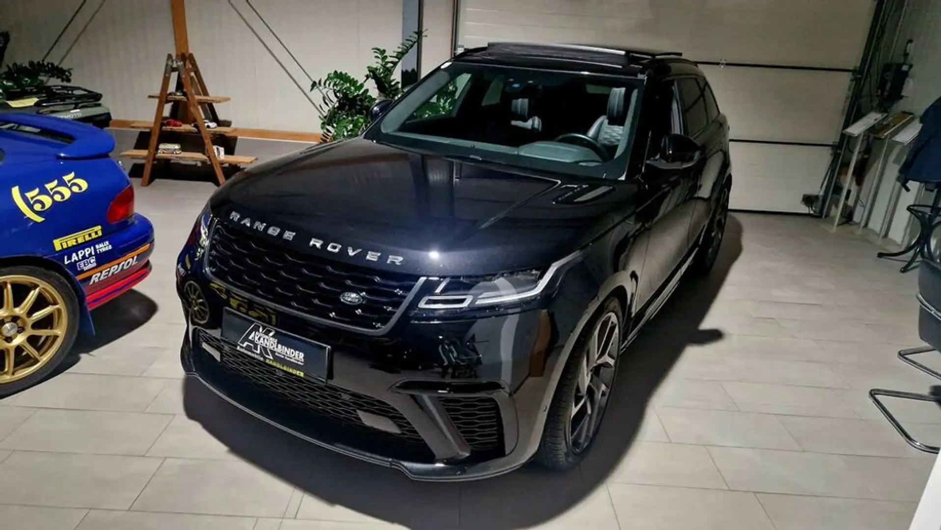 Land Rover Range Rover Velar P550 5.0  SV Allrad Dynamic Aut. Zwart - 2