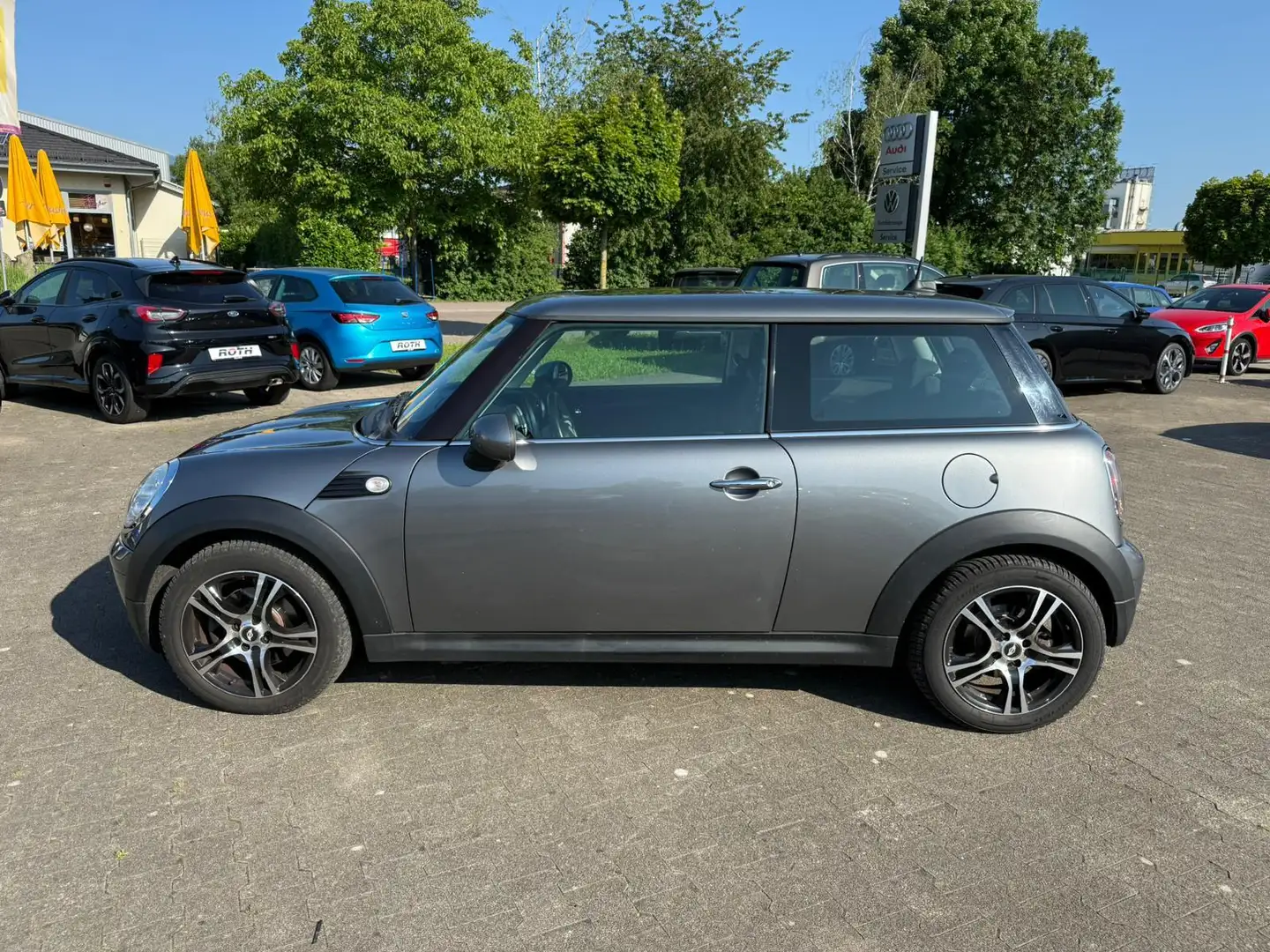 MINI Cooper Mini 1.6 Cooper *Alu*Pano*Navi*Xenon*Shz Silber - 2