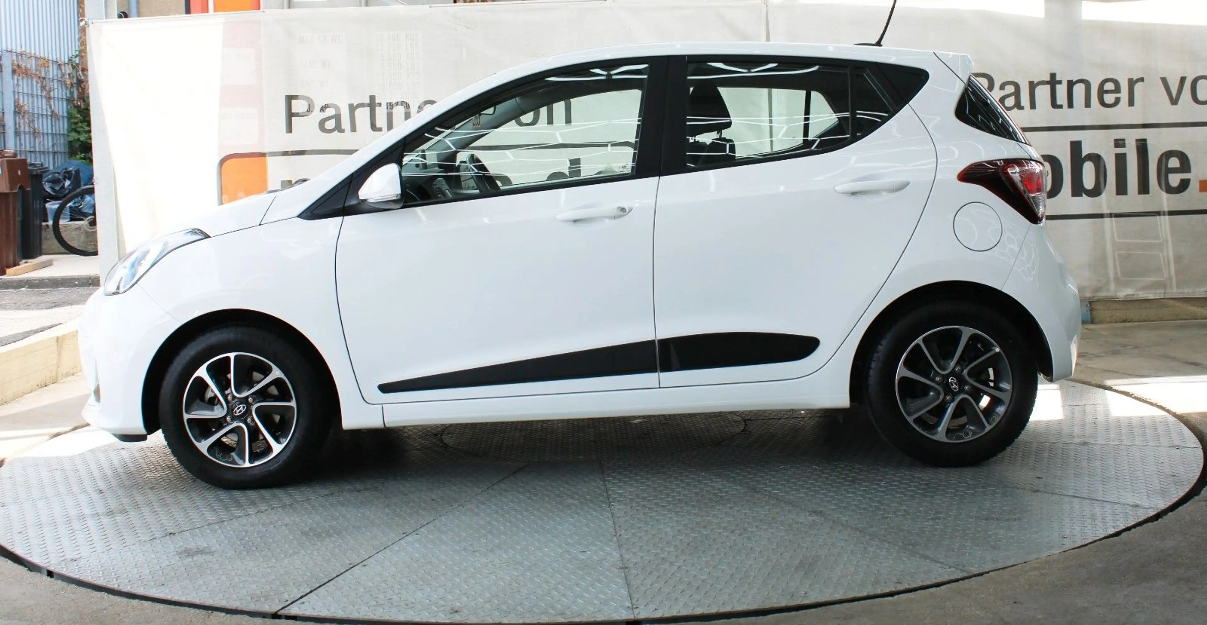Hyundai i10 *Automatik*TÜV&Ins.Neu*1.Hand*Scheckheft*SHZ* — photo 4