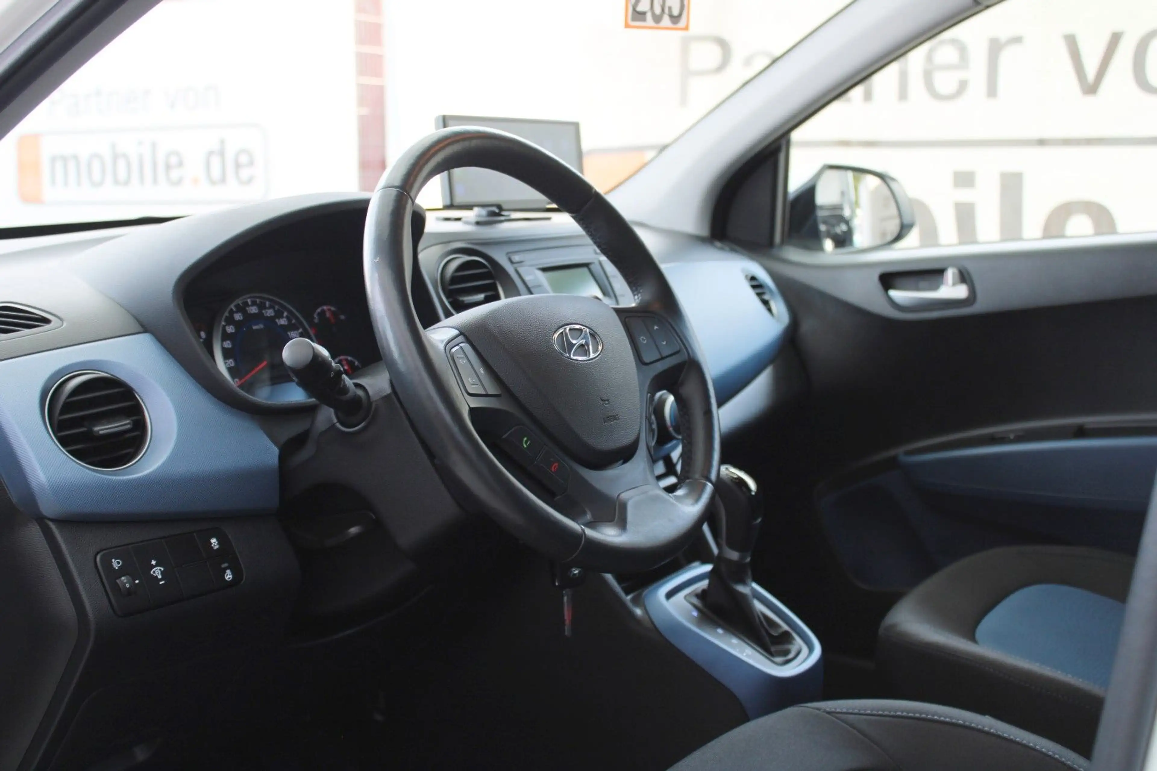 Hyundai i10 *Automatik*TÜV&Ins.Neu*1.Hand*Scheckheft*SHZ* — photo 8