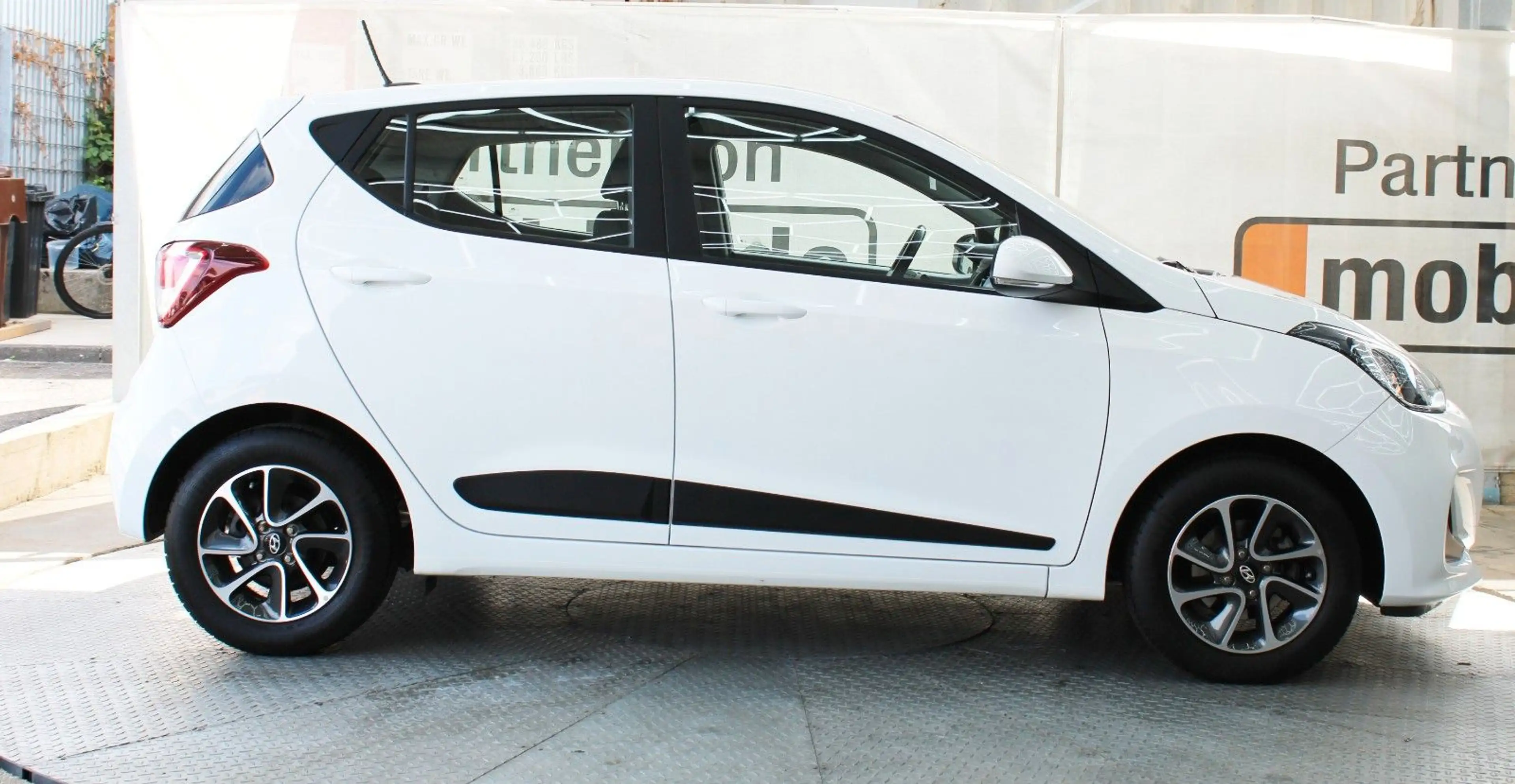 Hyundai i10 *Automatik*TÜV&Ins.Neu*1.Hand*Scheckheft*SHZ* — photo 14