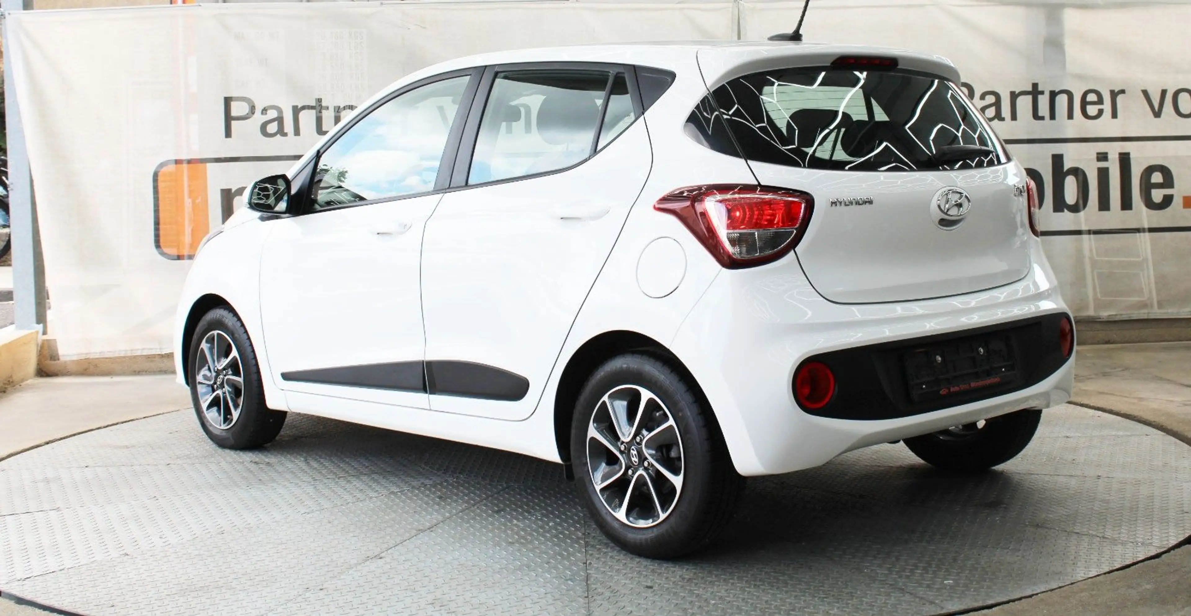 Hyundai i10 *Automatik*TÜV&Ins.Neu*1.Hand*Scheckheft*SHZ* — photo 12