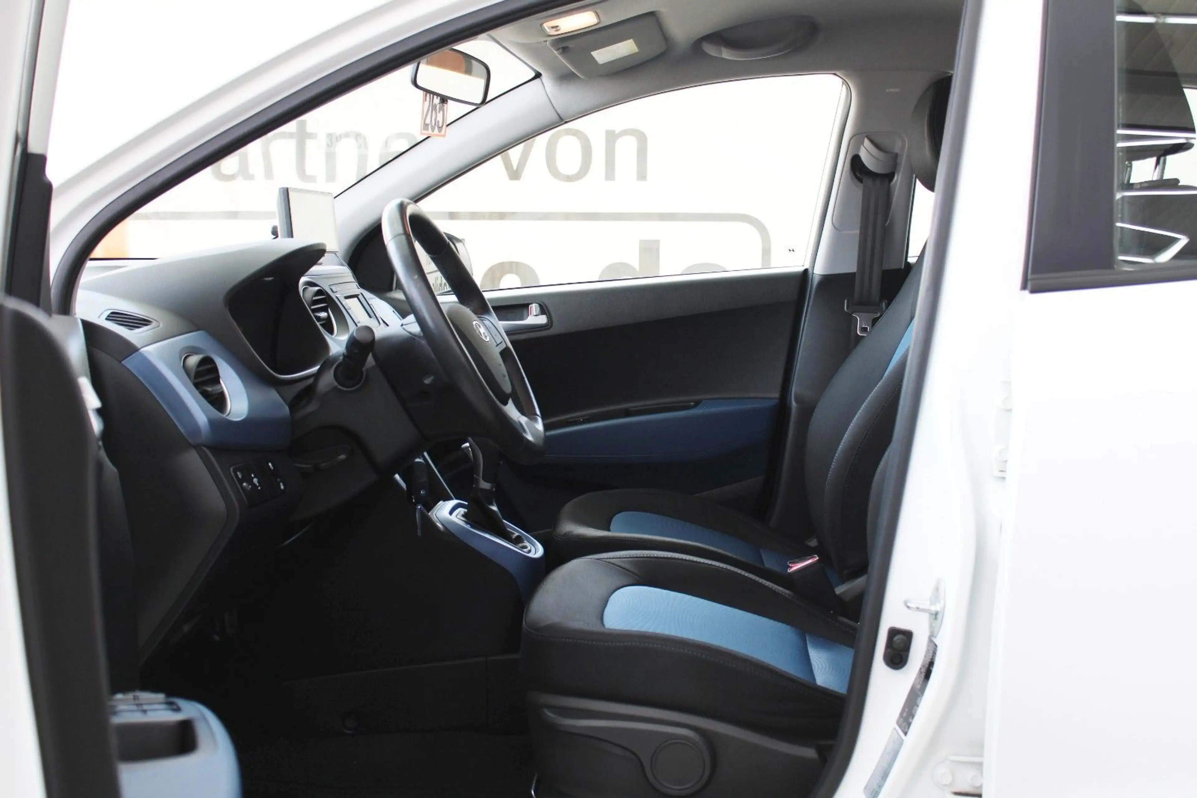 Hyundai i10 *Automatik*TÜV&Ins.Neu*1.Hand*Scheckheft*SHZ* — photo 5