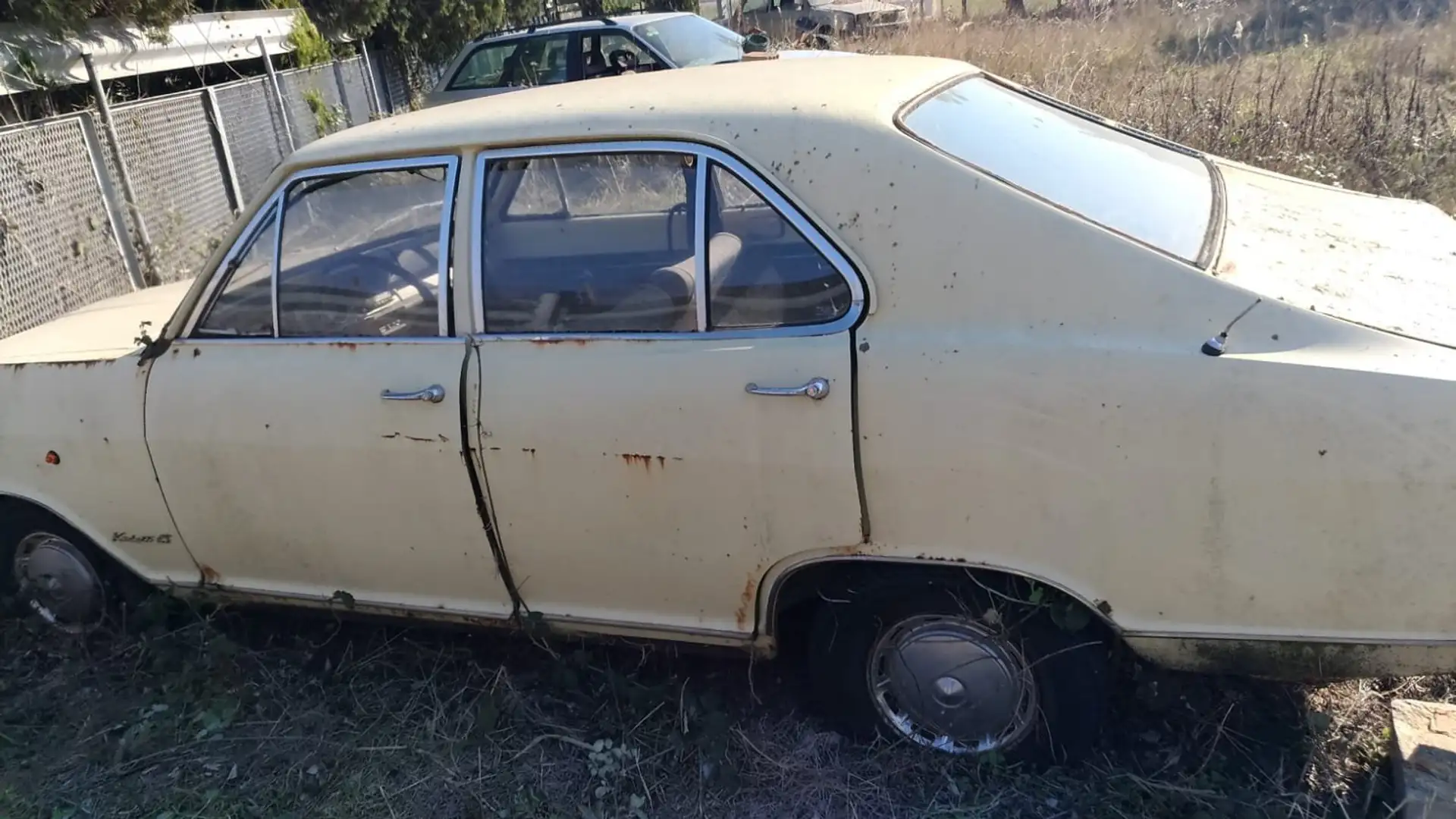 Opel Kadett LS Beige - 1