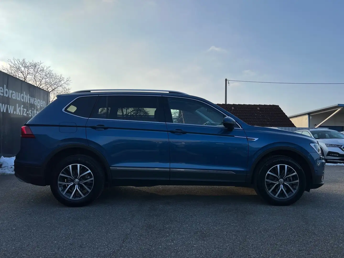 Volkswagen Tiguan 2,0 TDI Allspace DSG | AHK*PANORAMA Blau - 2