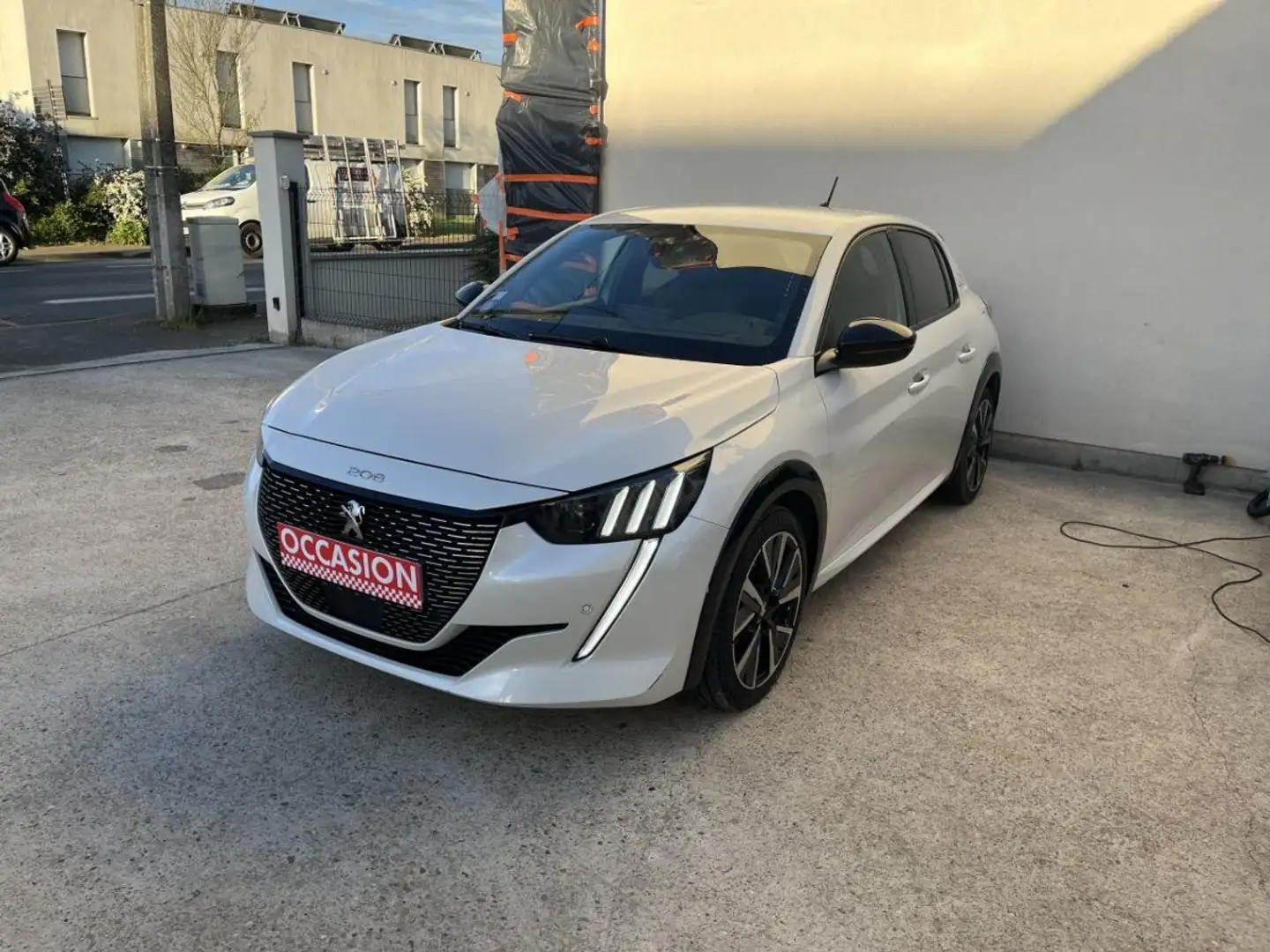 Peugeot 208 1.2i 12V S&S - 130 - BV EAT8 II GT Line GARANTIE 2 Wit - 2