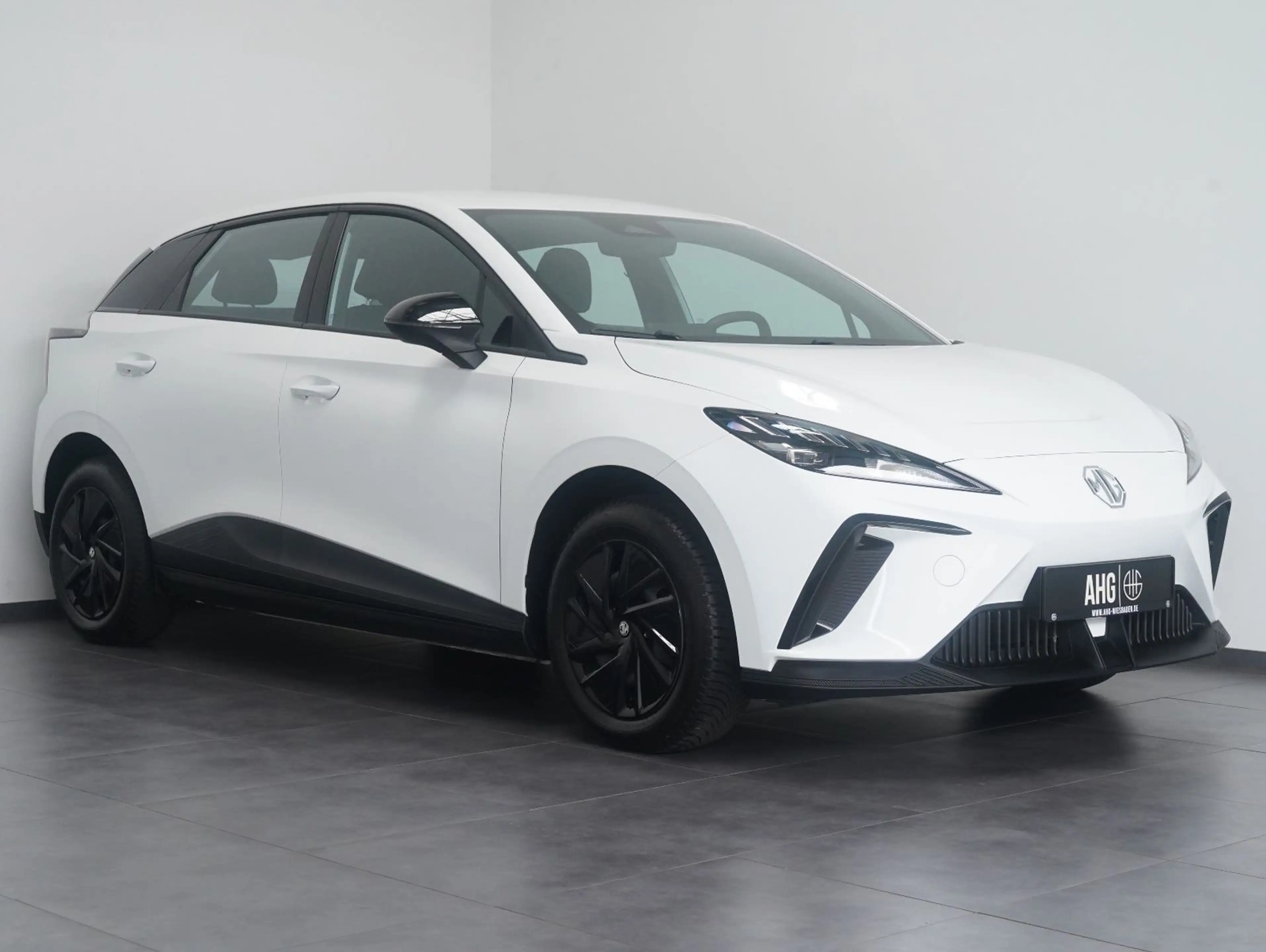 MG MG4 Standard 51KWH/LED/ACC/LANE/DAB/SOH — photo 2